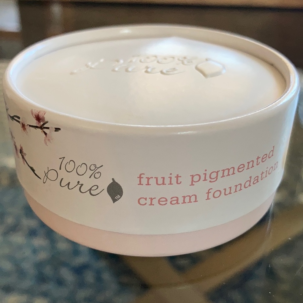 NWT 100% Pure cream foundation in color créme